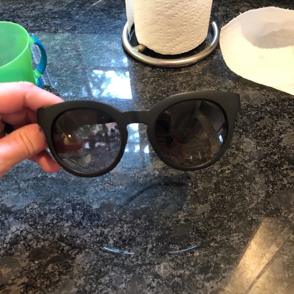 Tory Burch black sunglasses - Picture 5 of 5